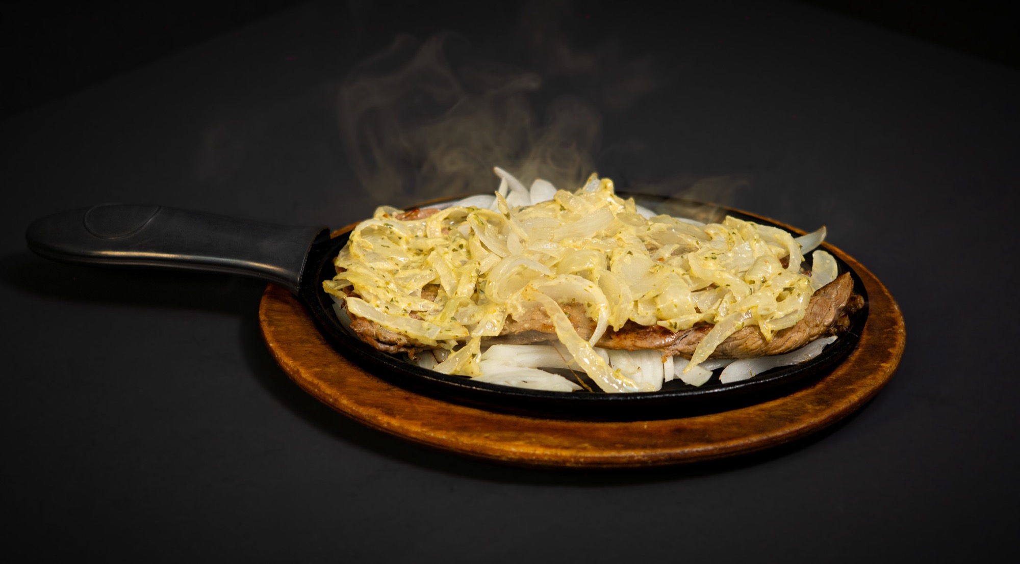 Carne Encebollada